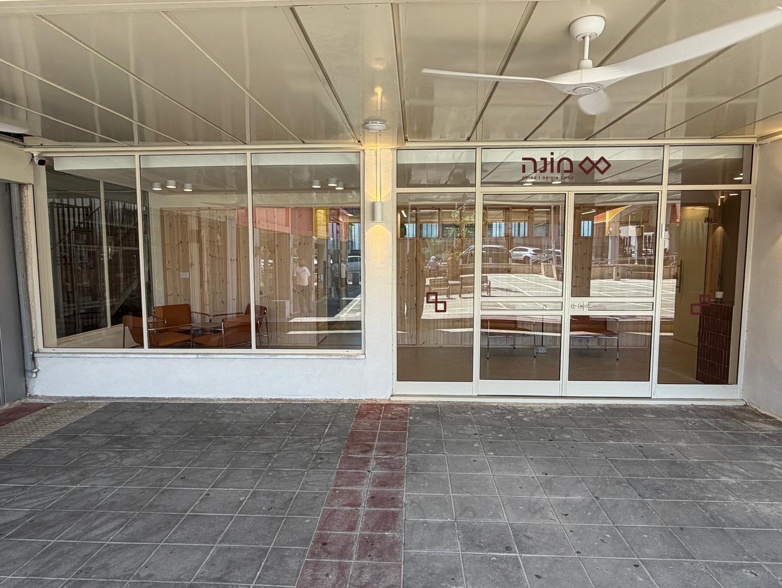 קפה מונה בכיכר חרמון בקריית שמונה צילום גוני סלע.jpeg
